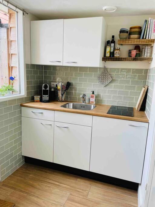 The Birdhouse, Tiny Home Close To The Beach Noordwijk Exterior foto